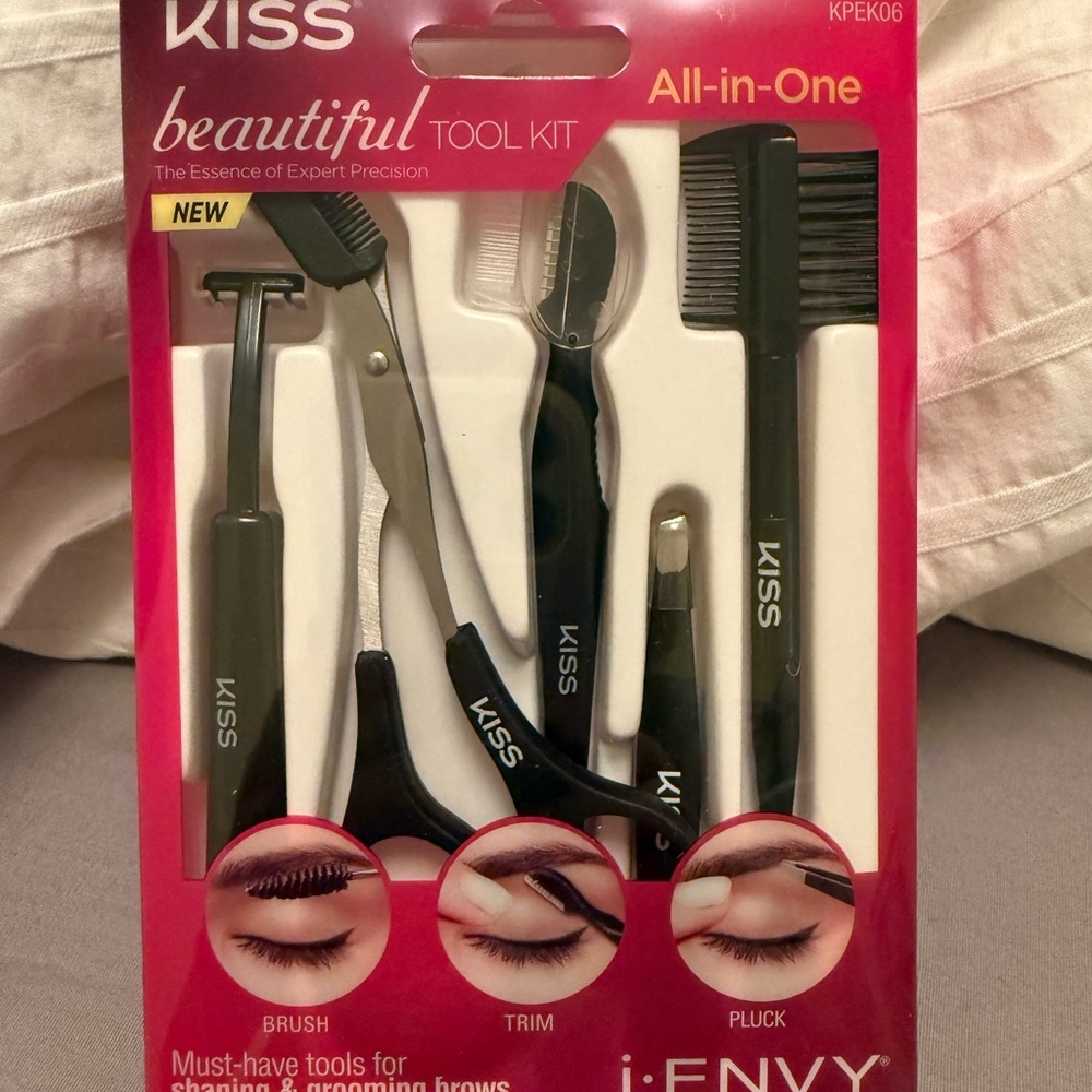 Kiss Beautiful Brows Kit with Black Tools